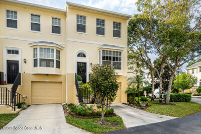 1635 42nd Square, 104