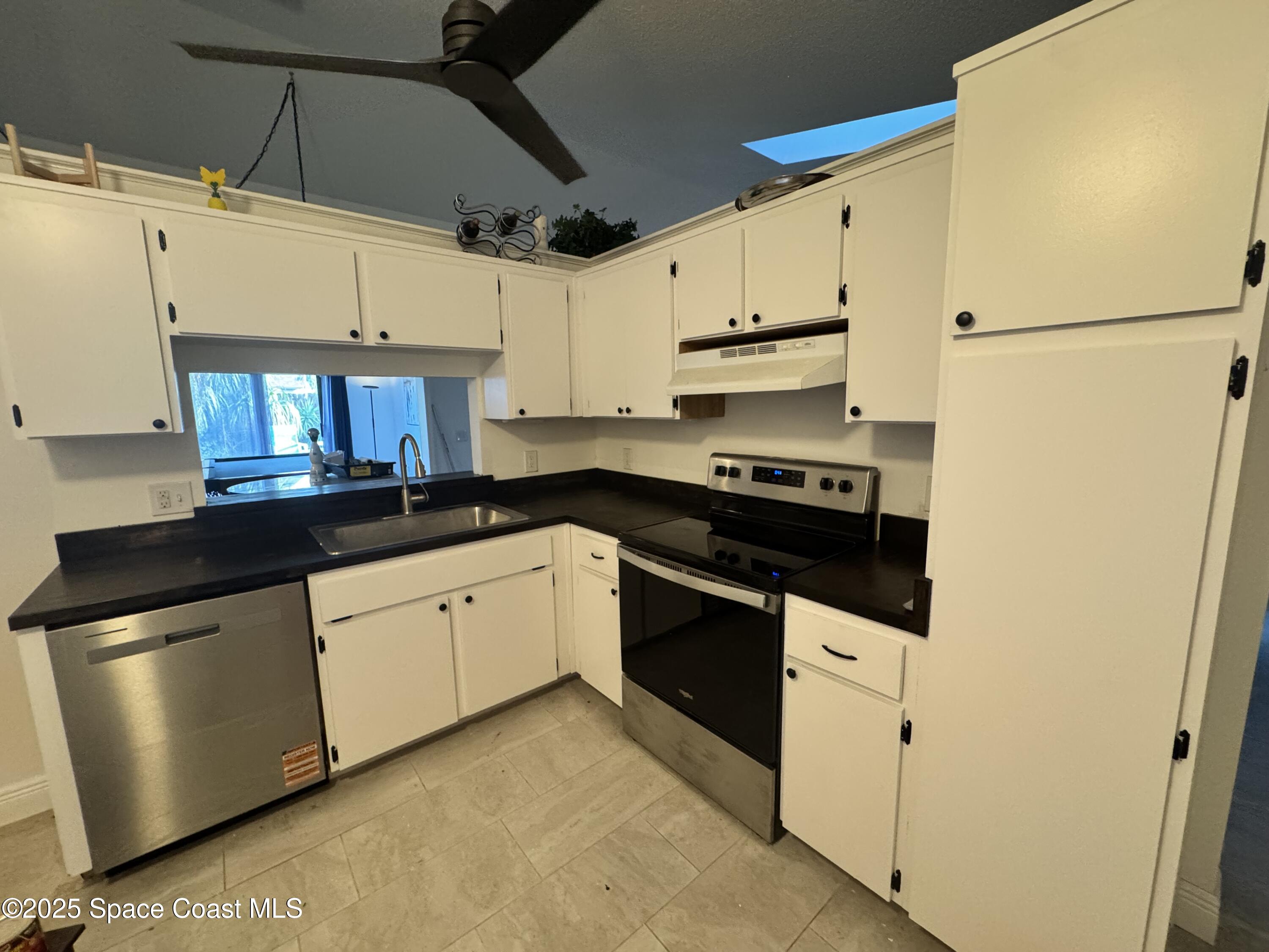 1436 Brook Drive, Melbourne