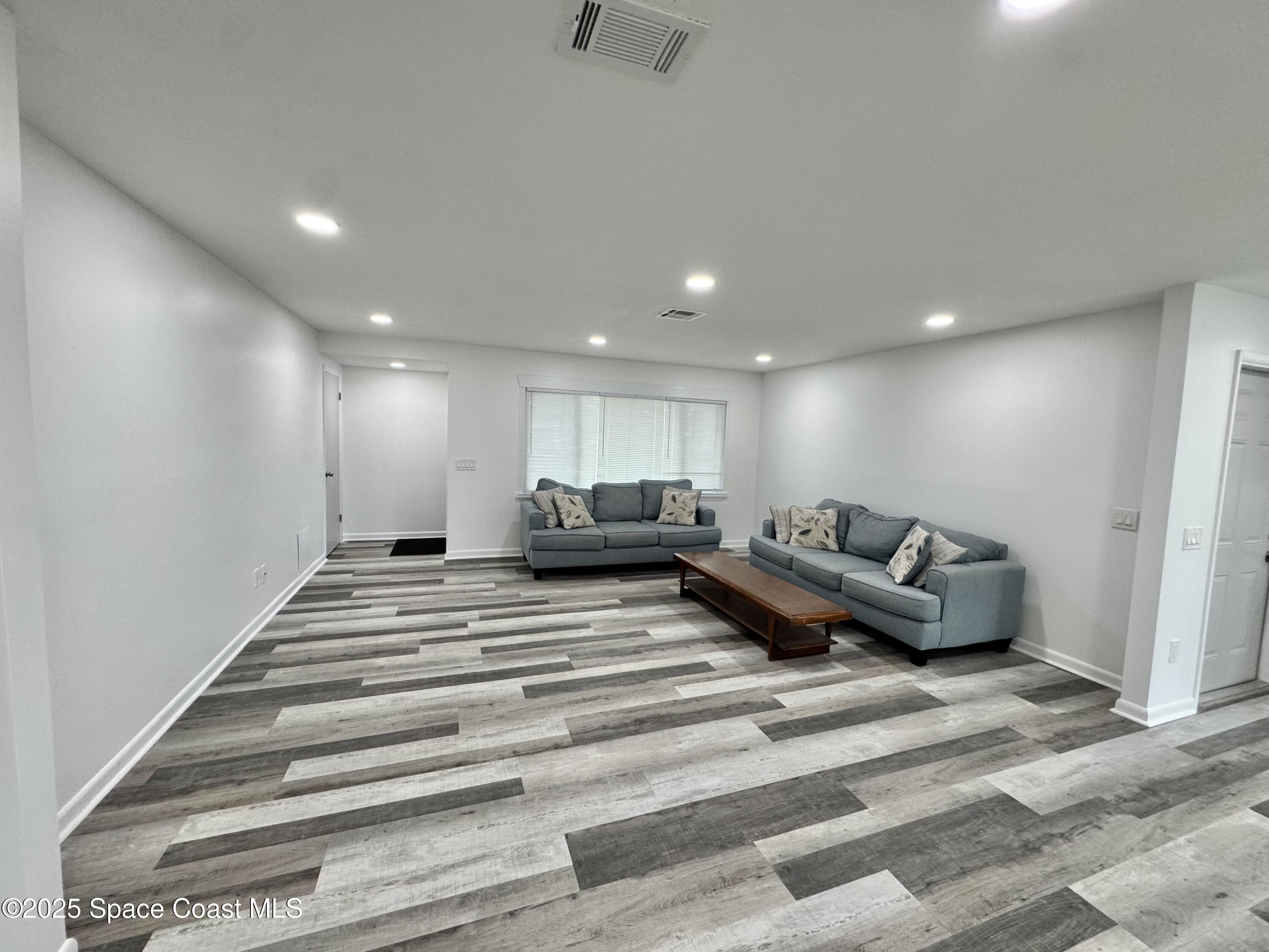 789 Walnut Drive