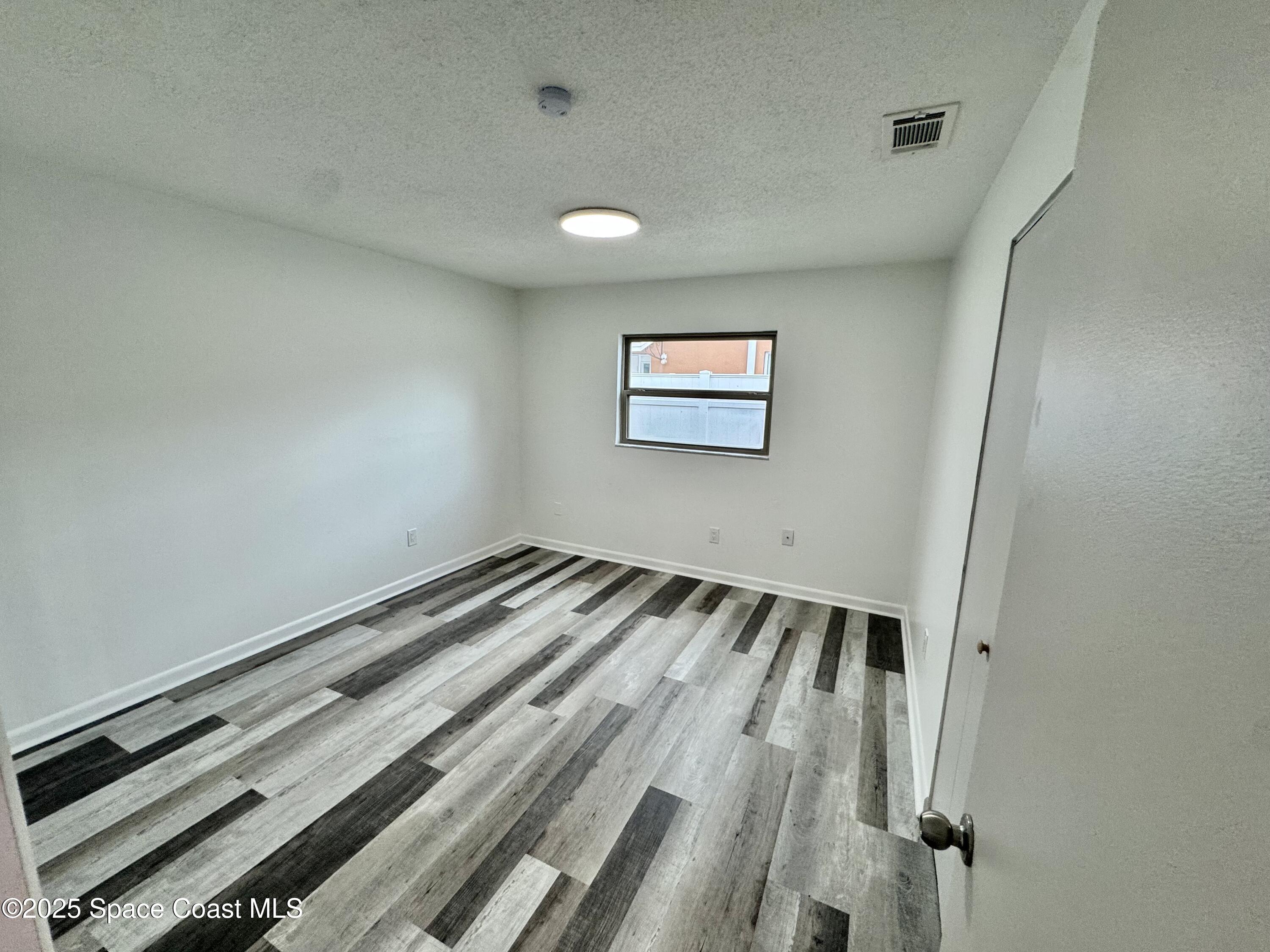 789 Walnut Drive