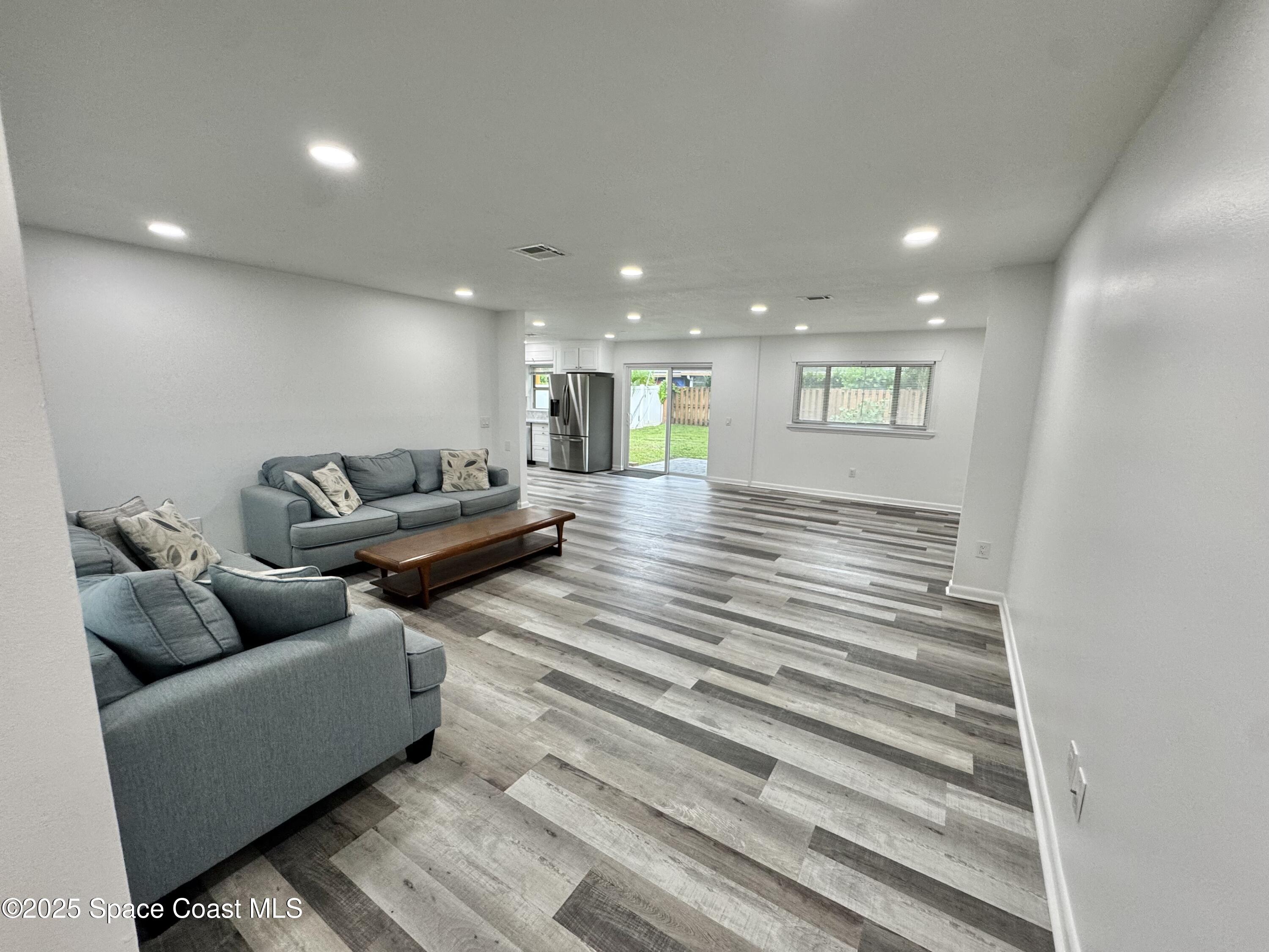 789 Walnut Drive