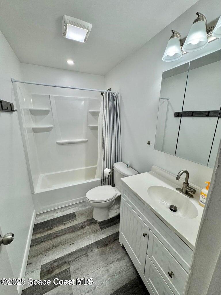 789 Walnut Drive