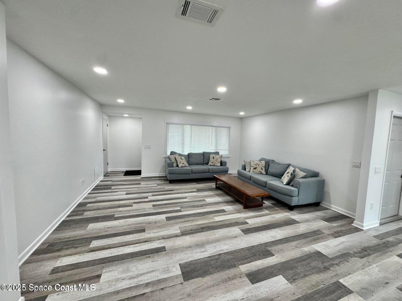 789 Walnut Drive