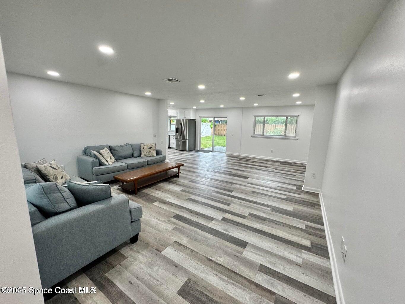 789 Walnut Drive