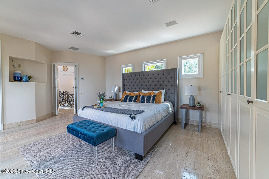 1000 N Riverside Drive