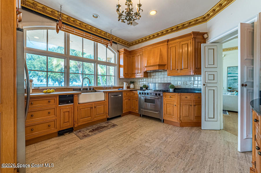 1000 N Riverside Drive