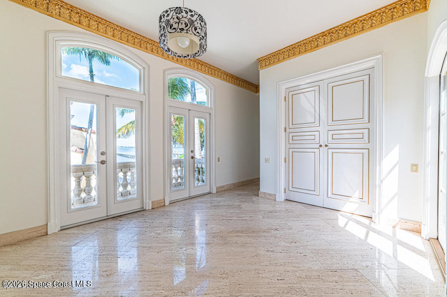 1000 N Riverside Drive