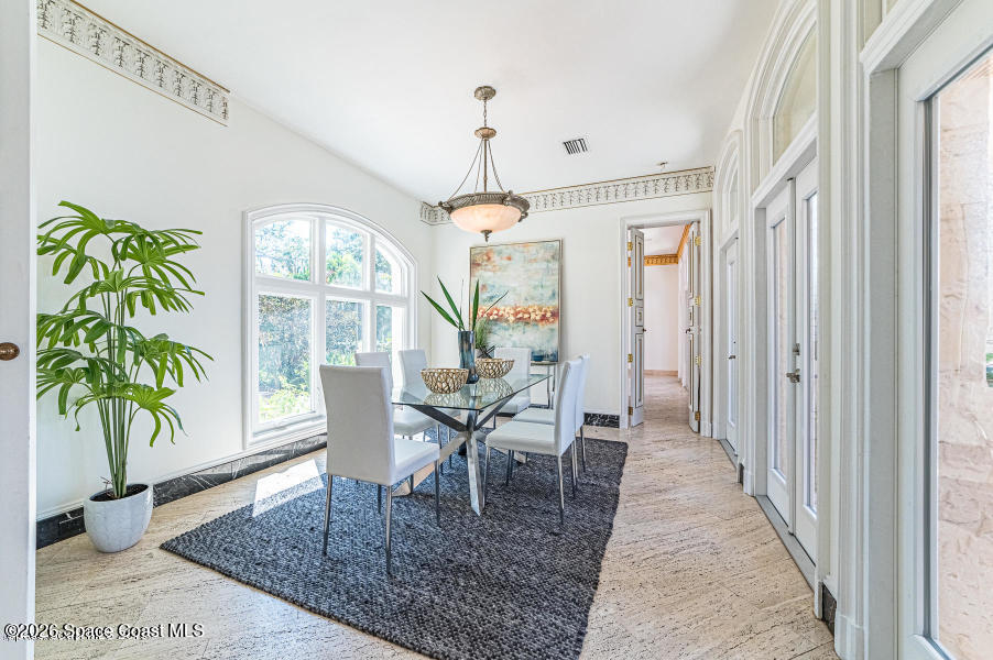 1000 N Riverside Drive