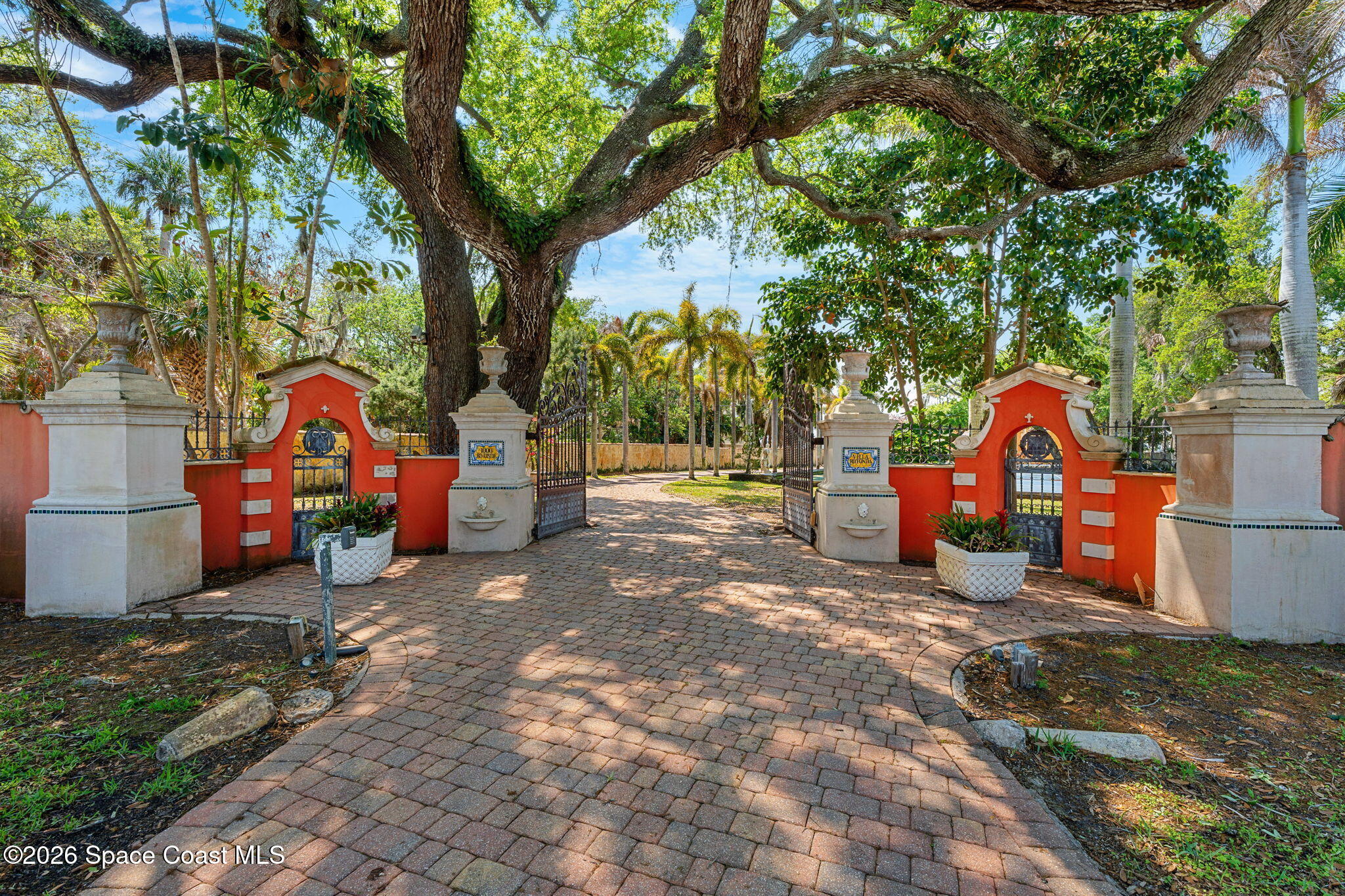 1000 N Riverside Drive