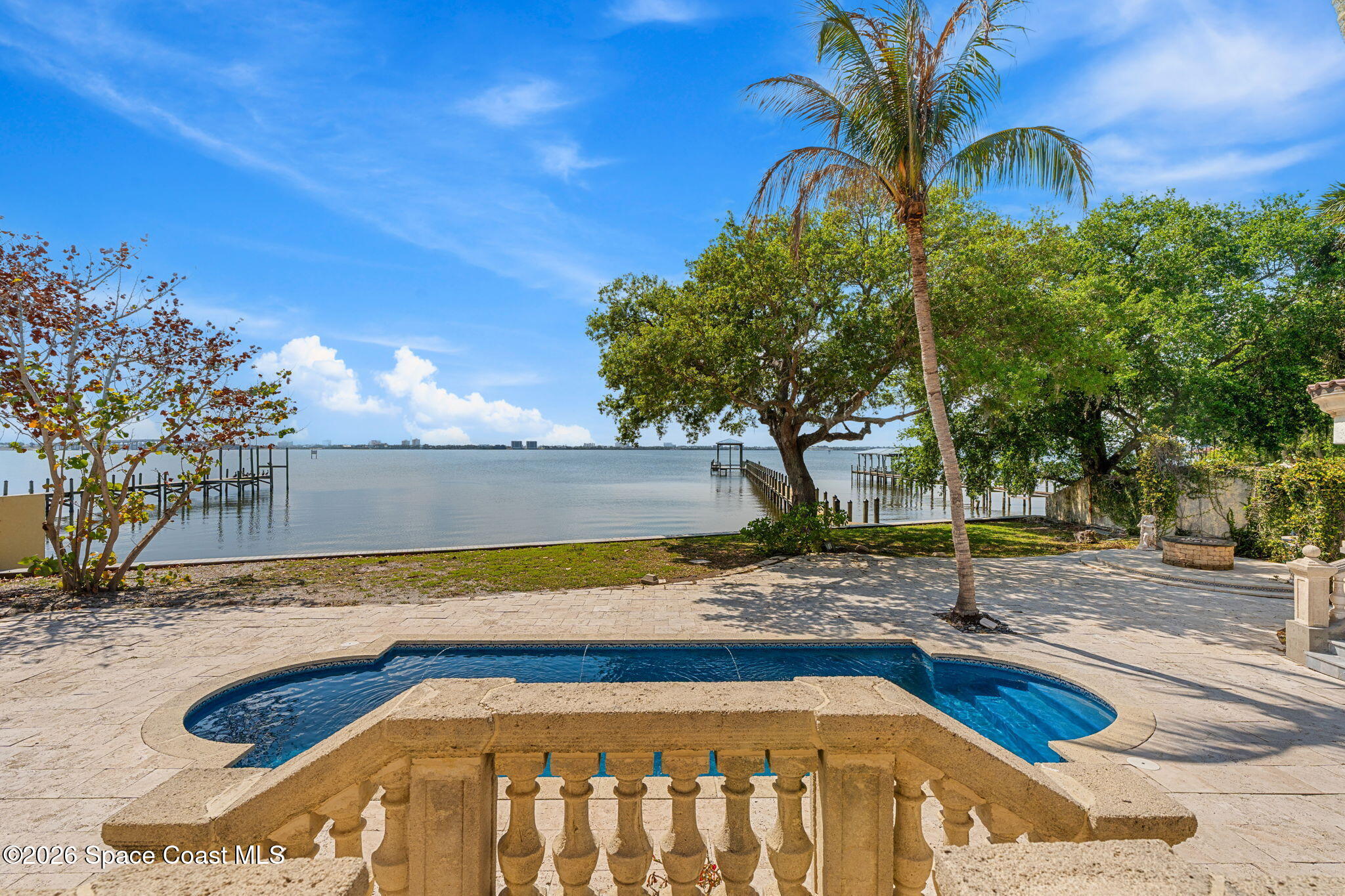 1000 N Riverside Drive