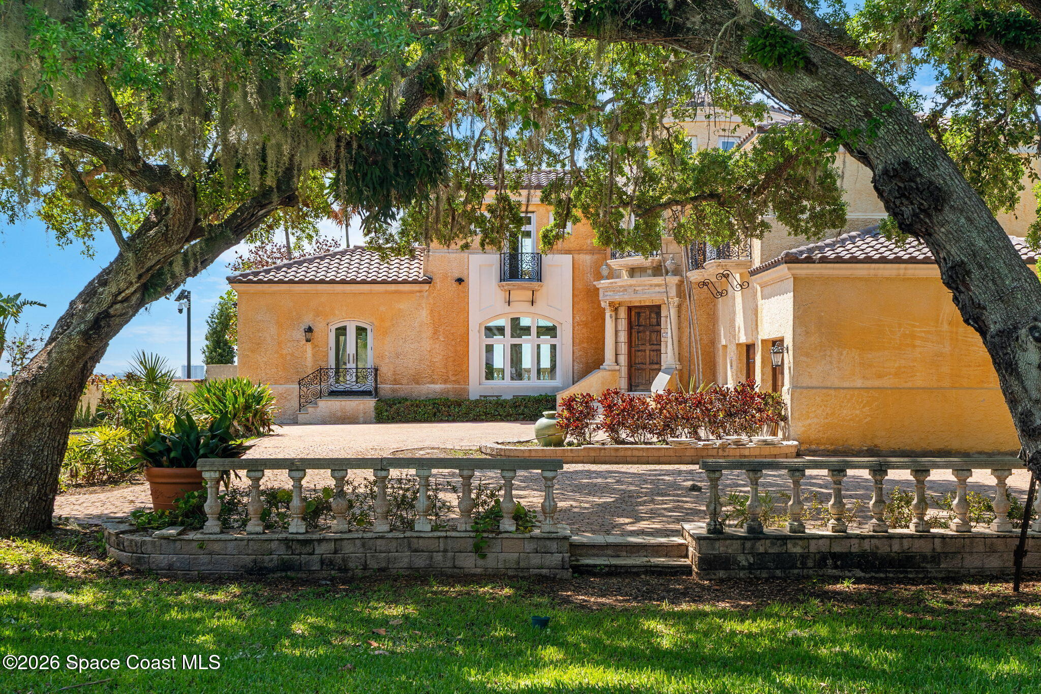 1000 N Riverside Drive