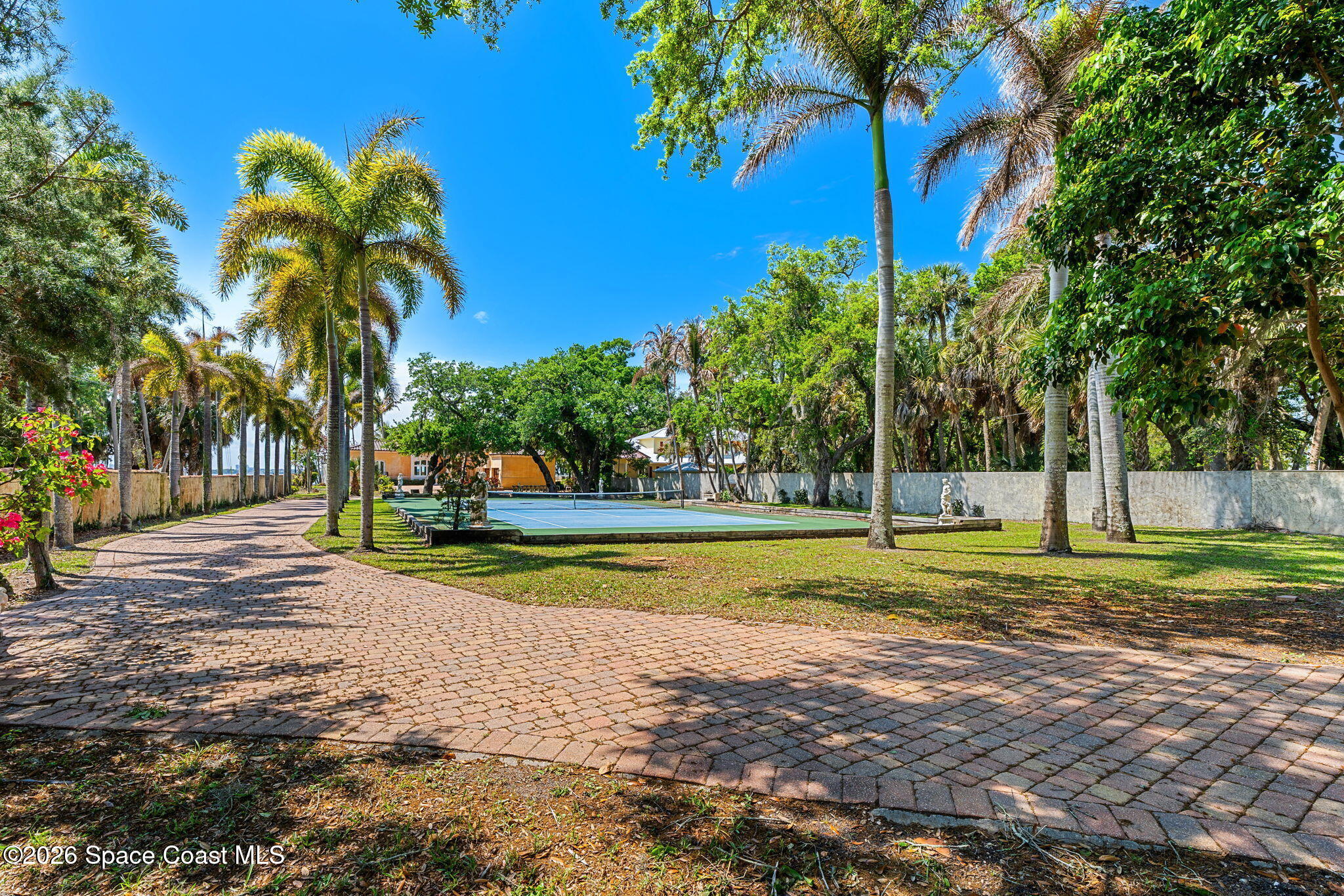 1000 N Riverside Drive