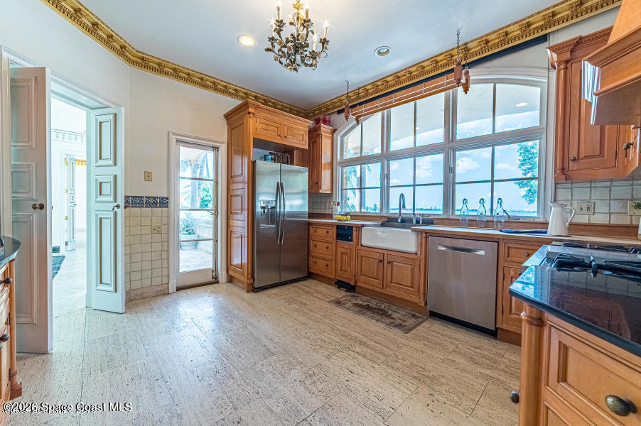 1000 N Riverside Drive