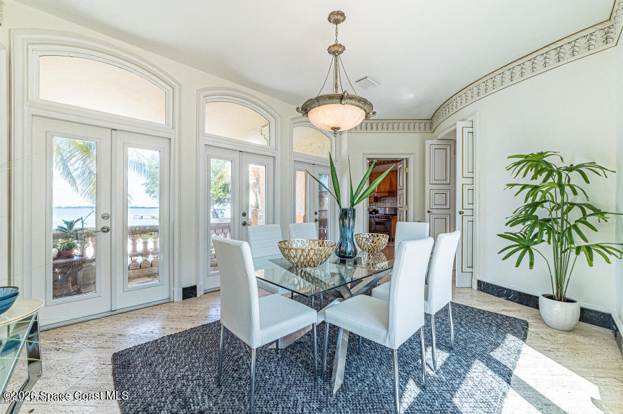 1000 N Riverside Drive