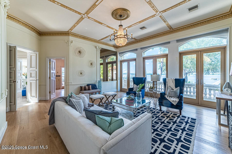 1000 N Riverside Drive