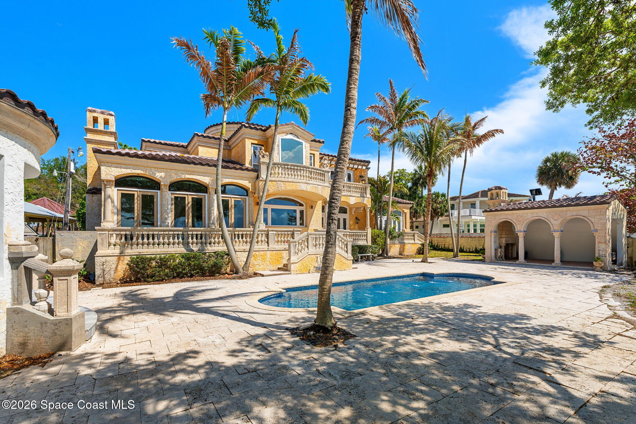 1000 N Riverside Drive