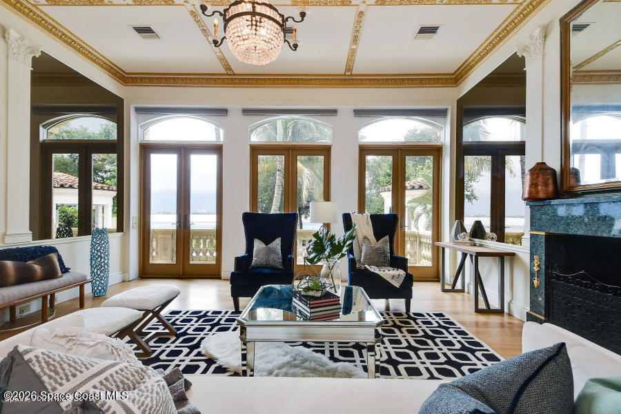 1000 N Riverside Drive