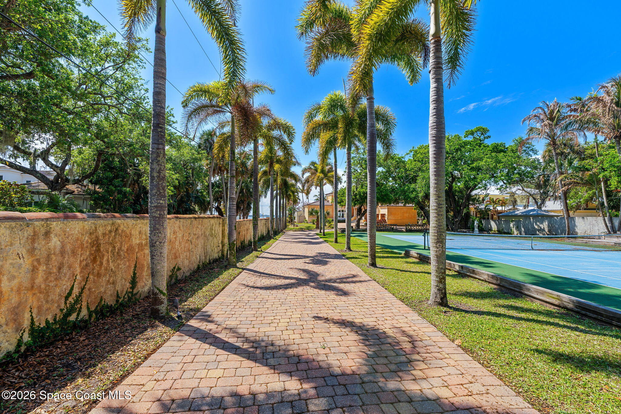 1000 N Riverside Drive