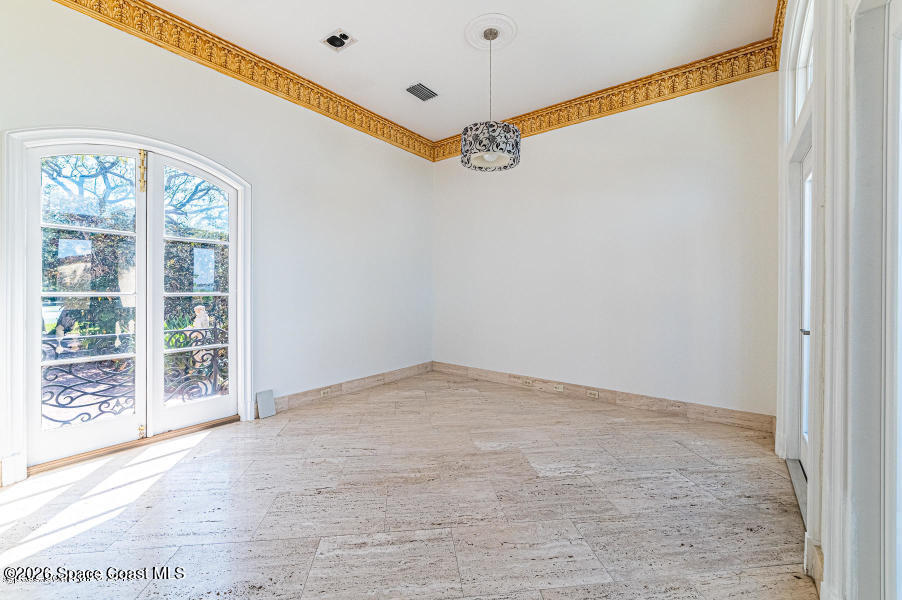 1000 N Riverside Drive