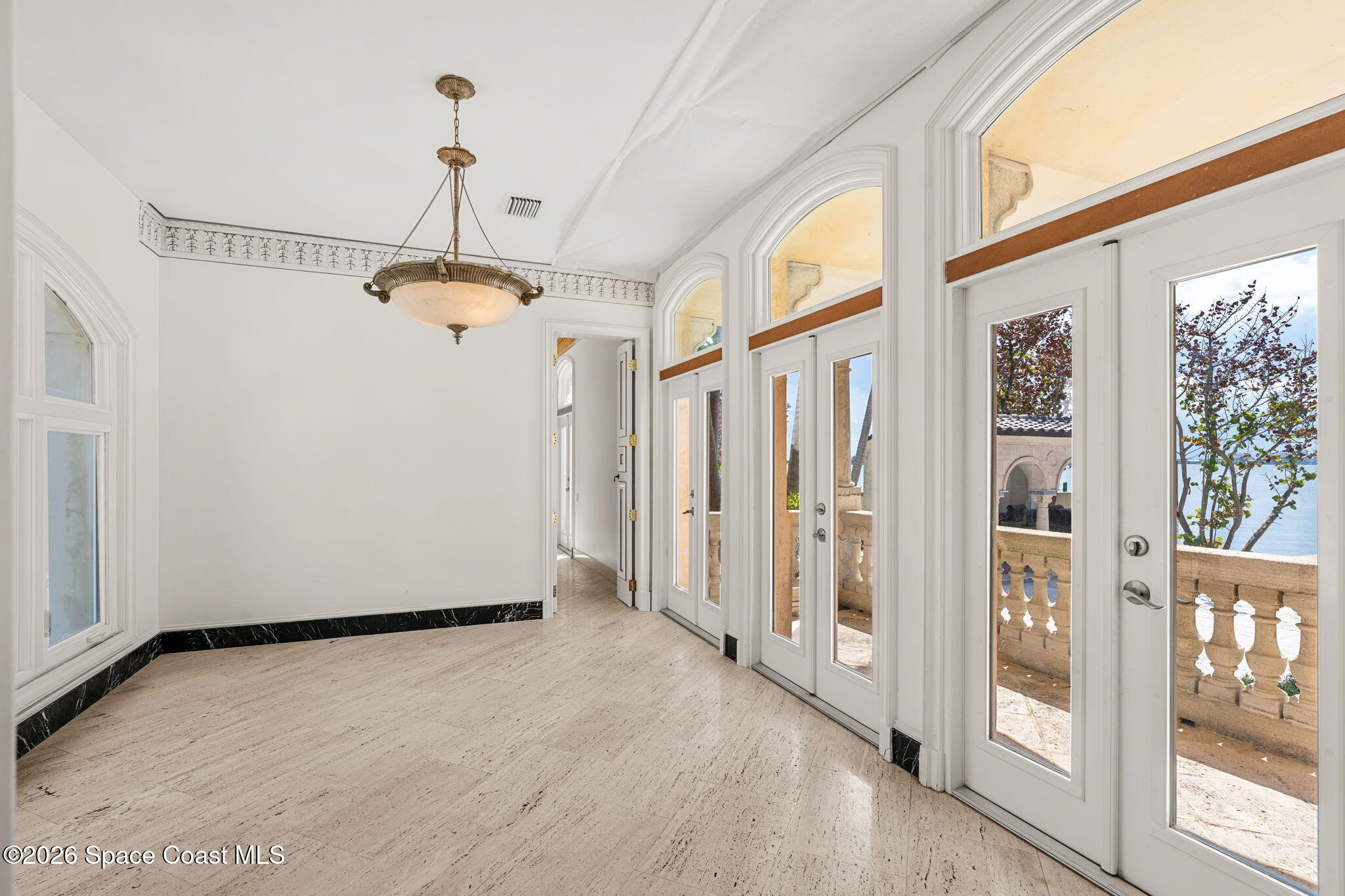 1000 N Riverside Drive