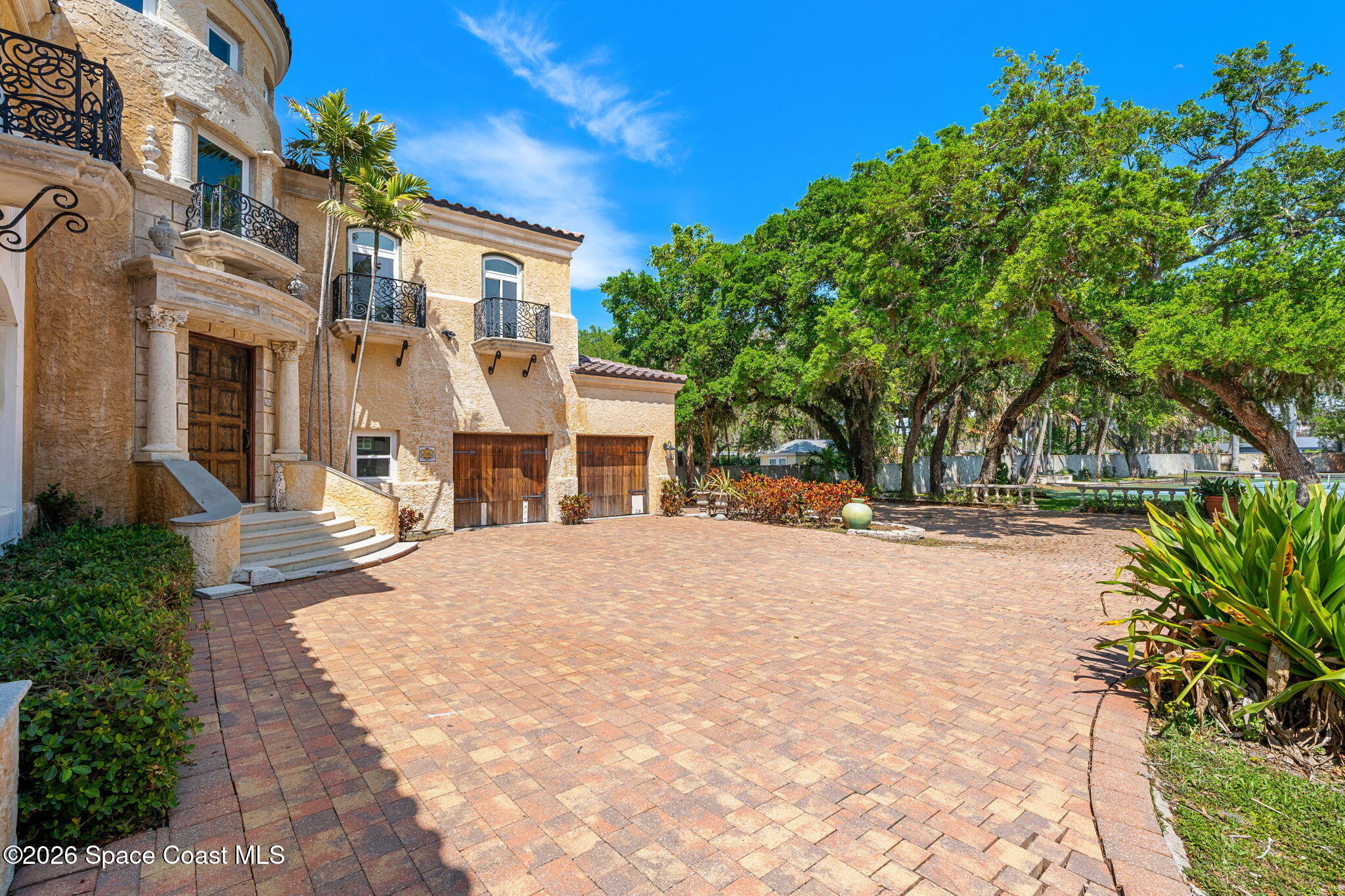 1000 N Riverside Drive