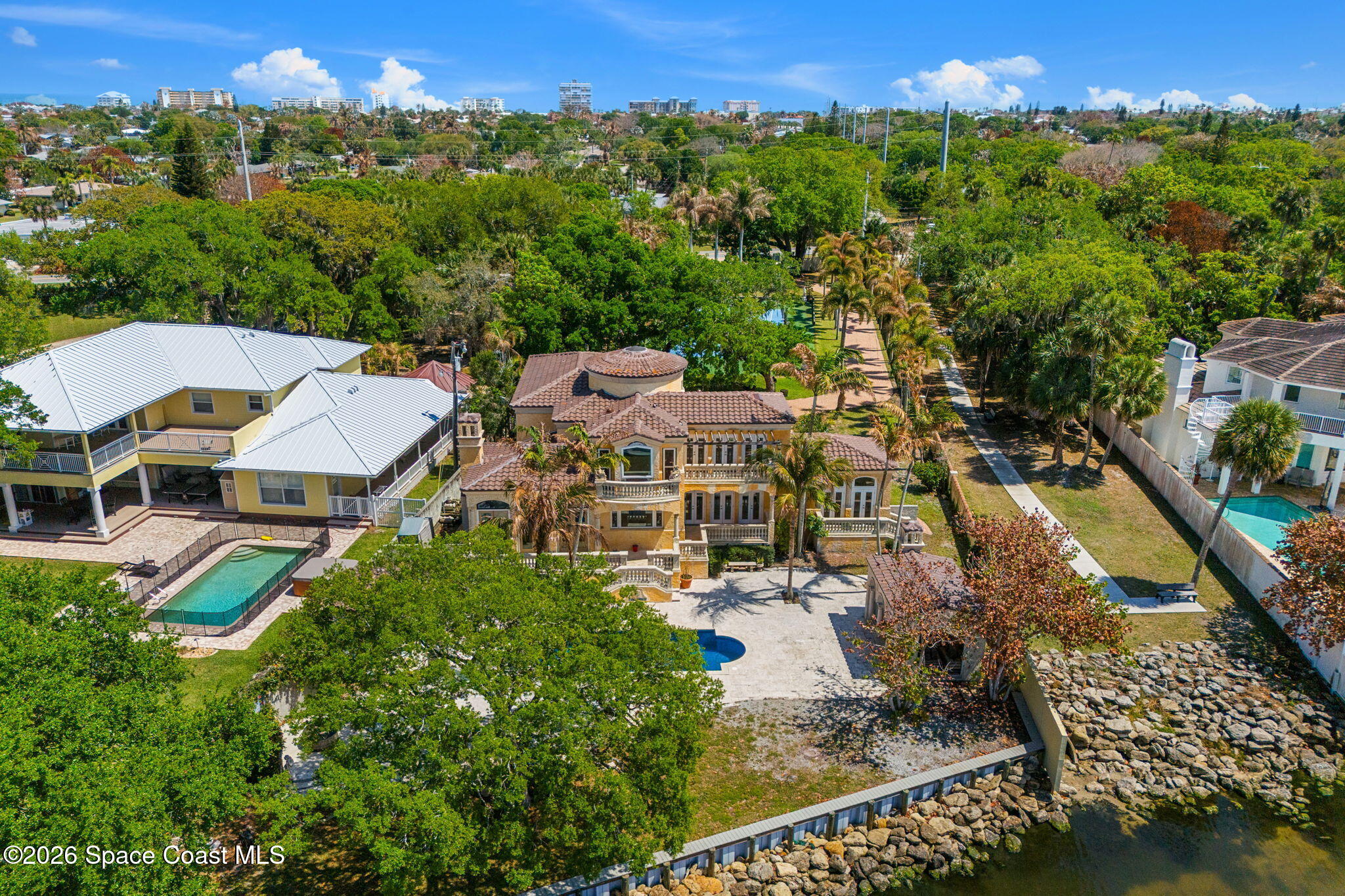 1000 N Riverside Drive