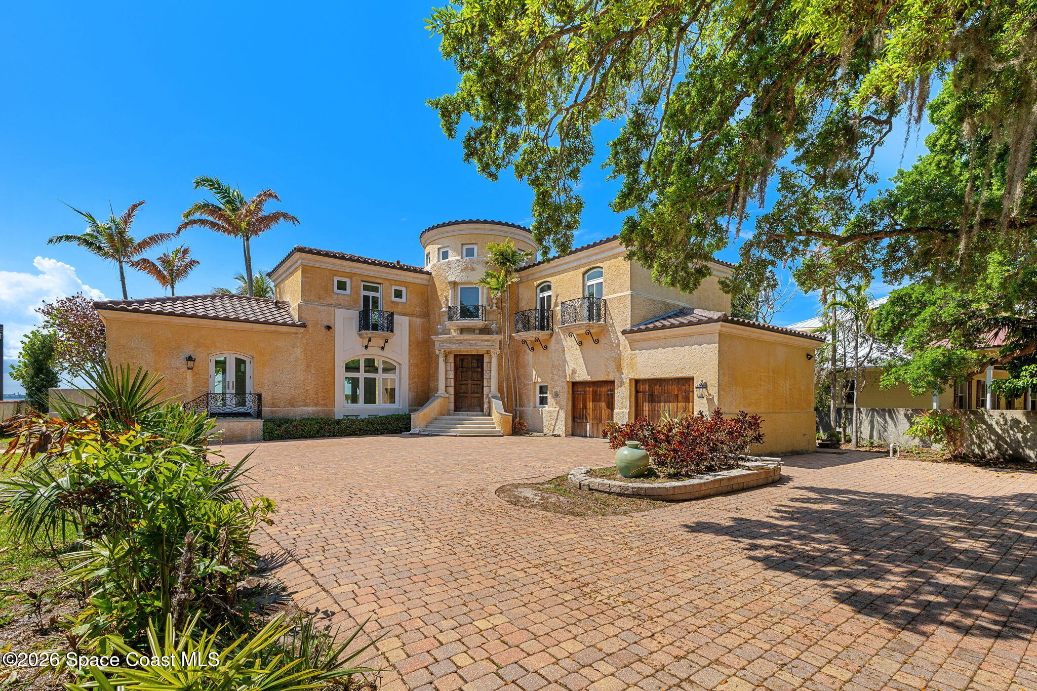 1000 N Riverside Drive