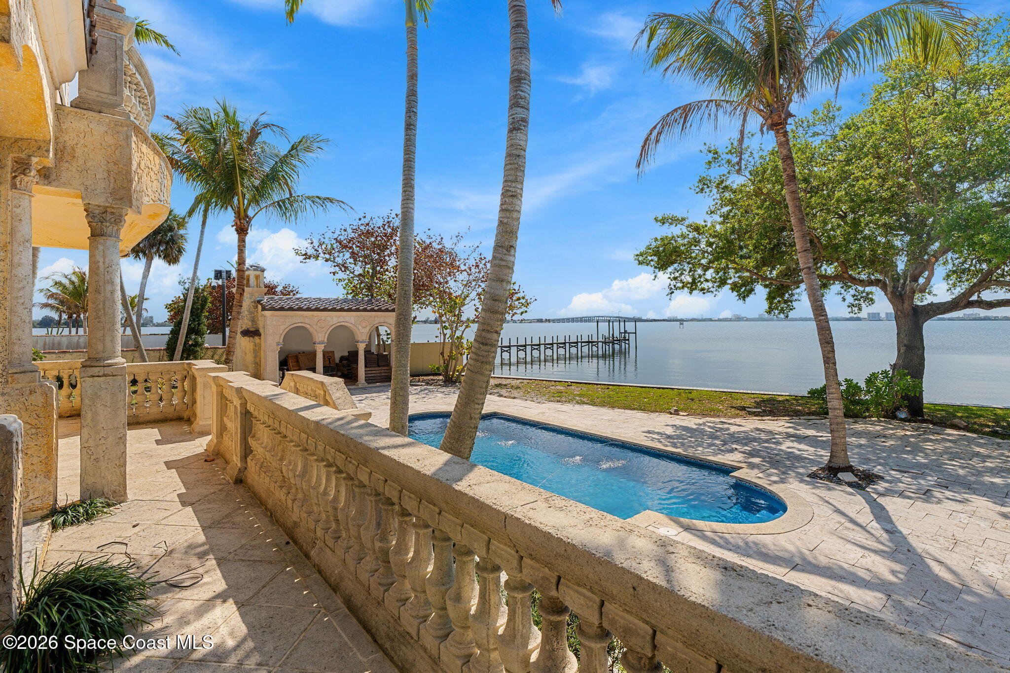 1000 N Riverside Drive