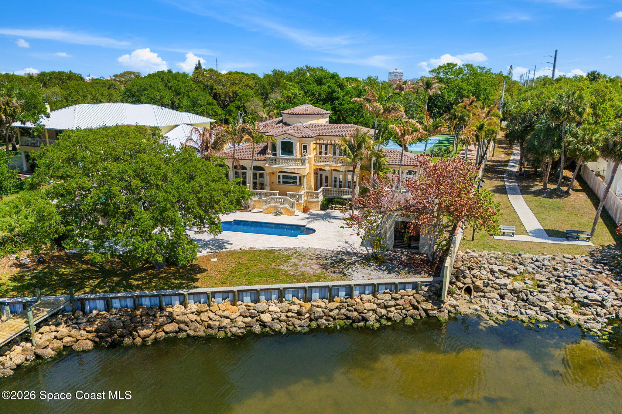 1000 N Riverside Drive