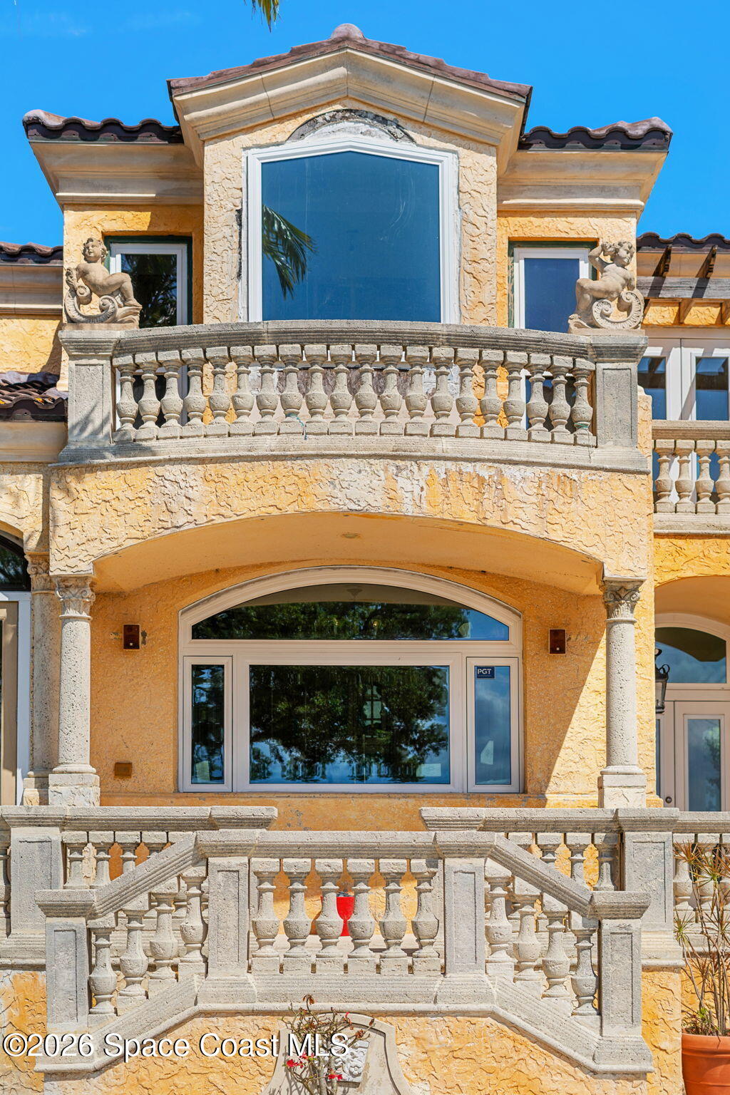 1000 N Riverside Drive