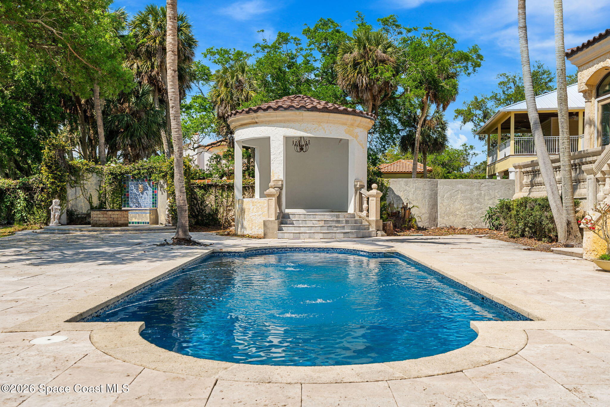 1000 N Riverside Drive