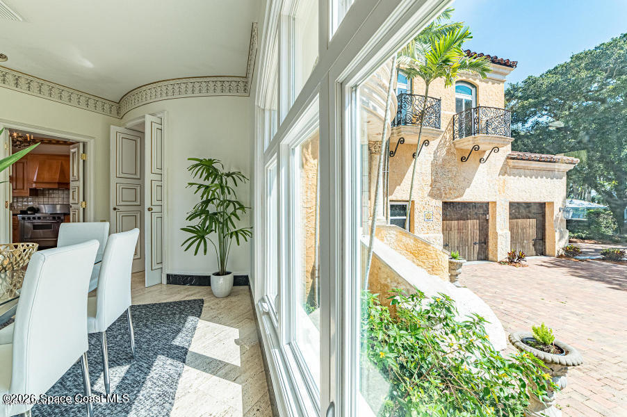 1000 N Riverside Drive