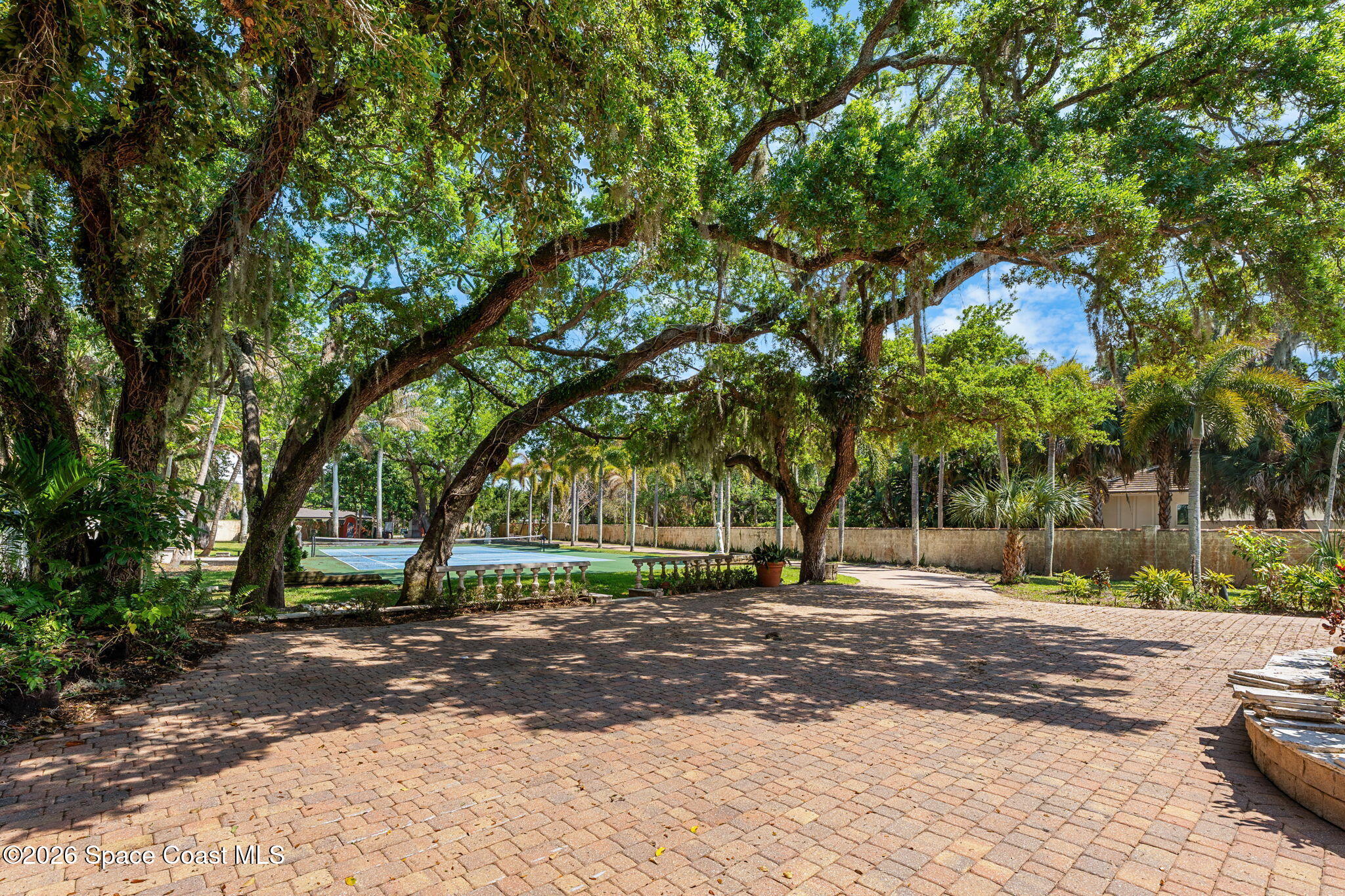 1000 N Riverside Drive