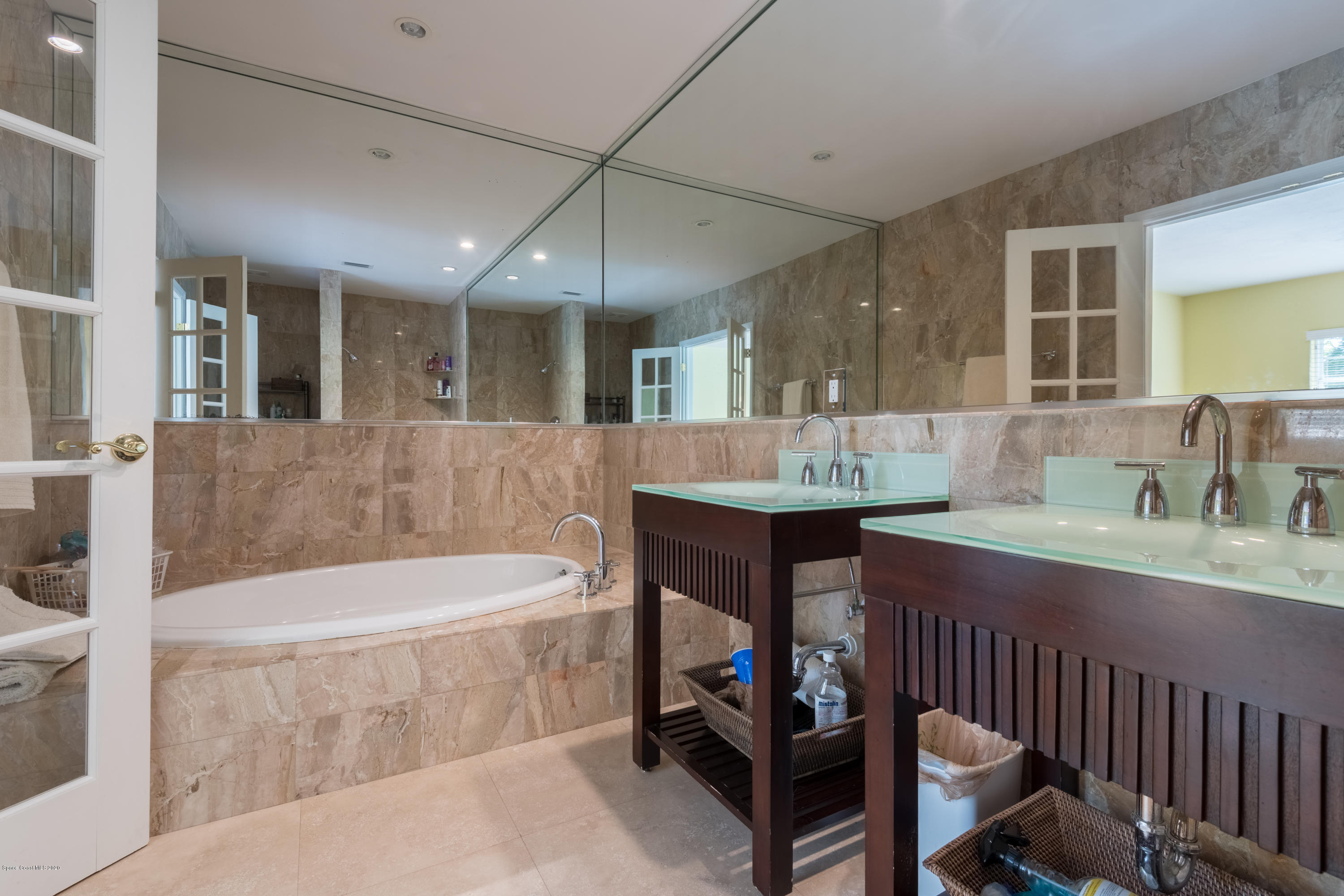 509 Riverside Circle