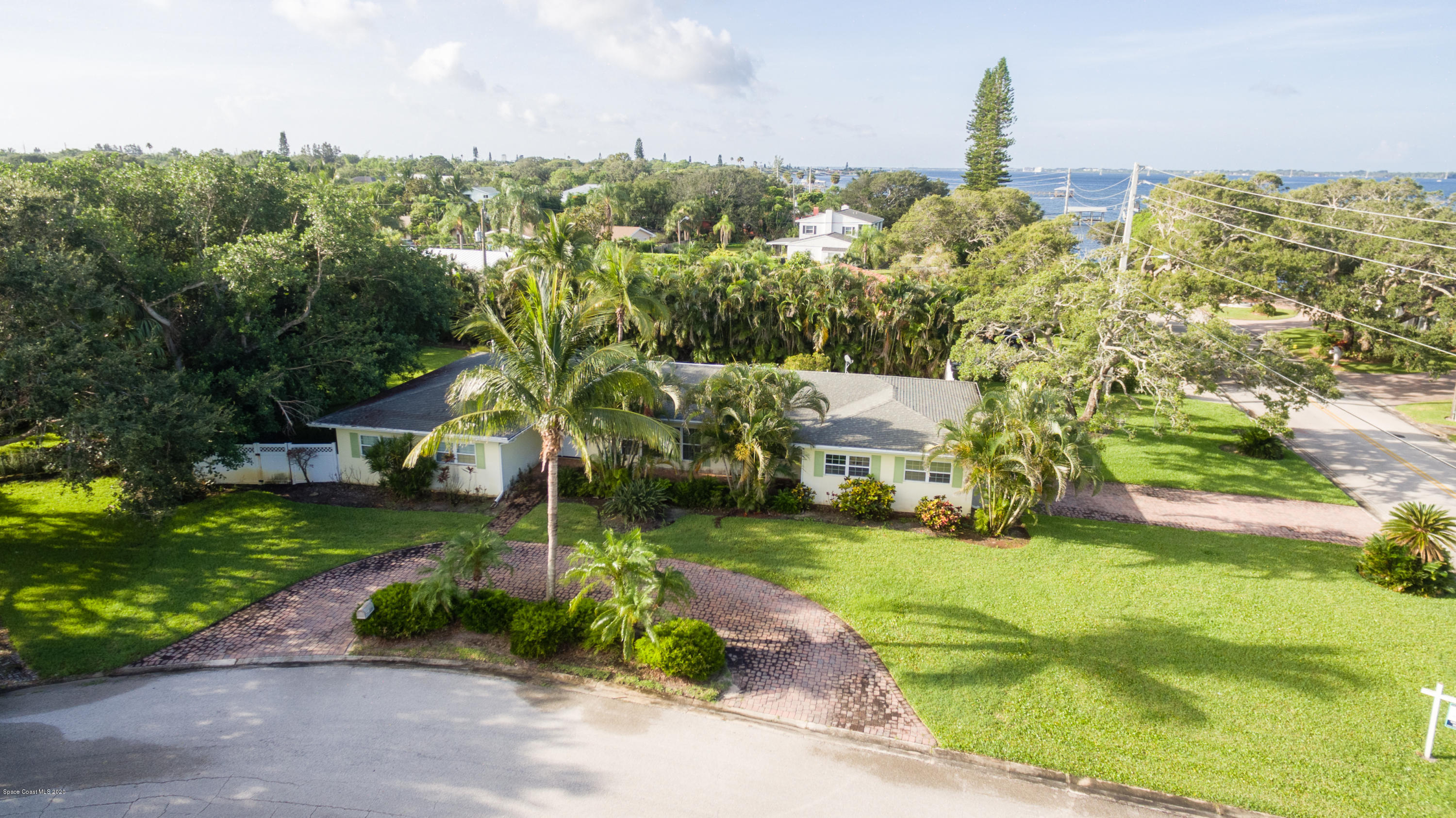 509 Riverside Circle