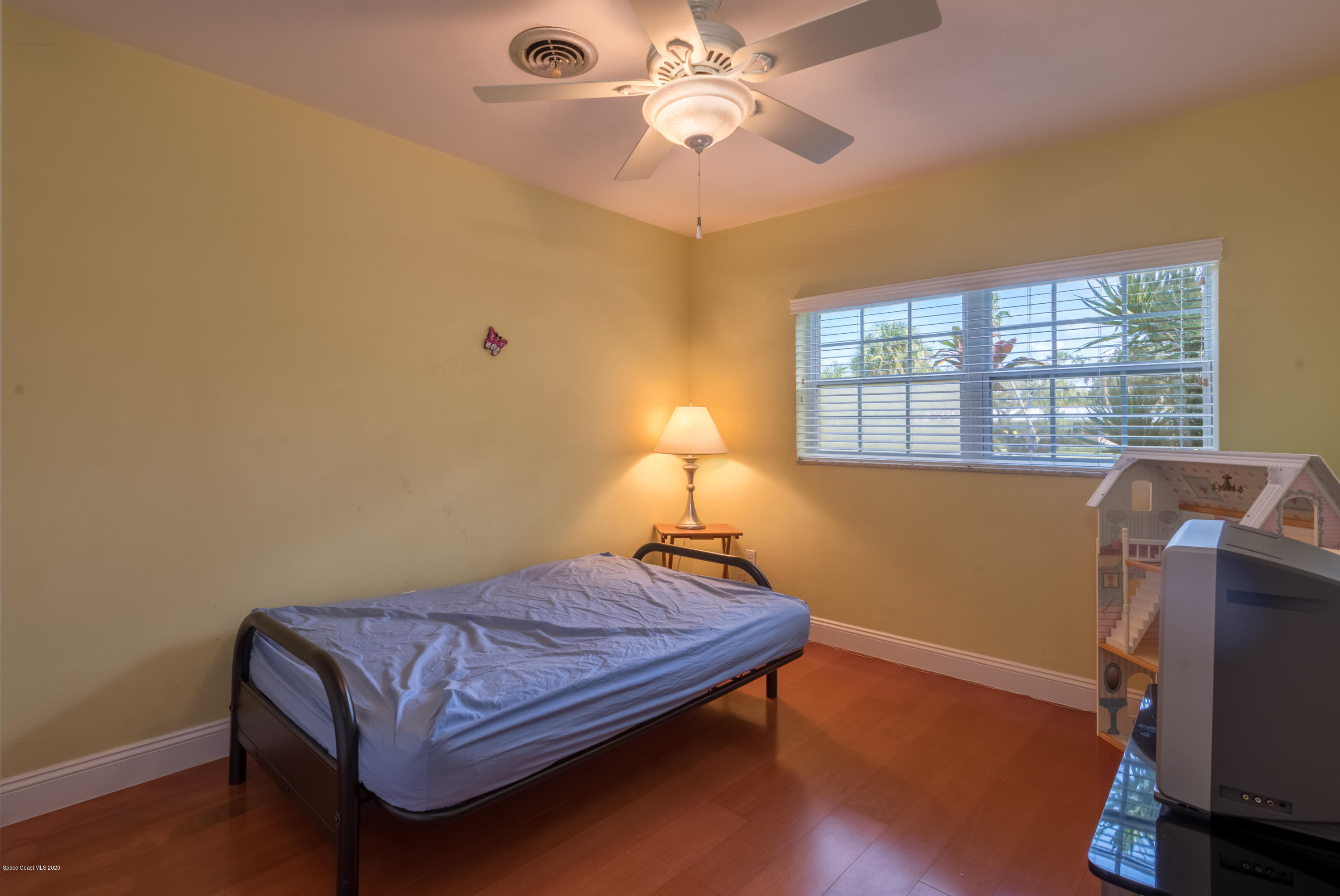509 Riverside Circle