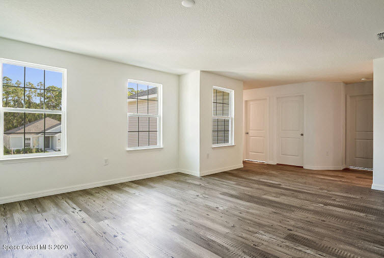 578 Cooper Court SW