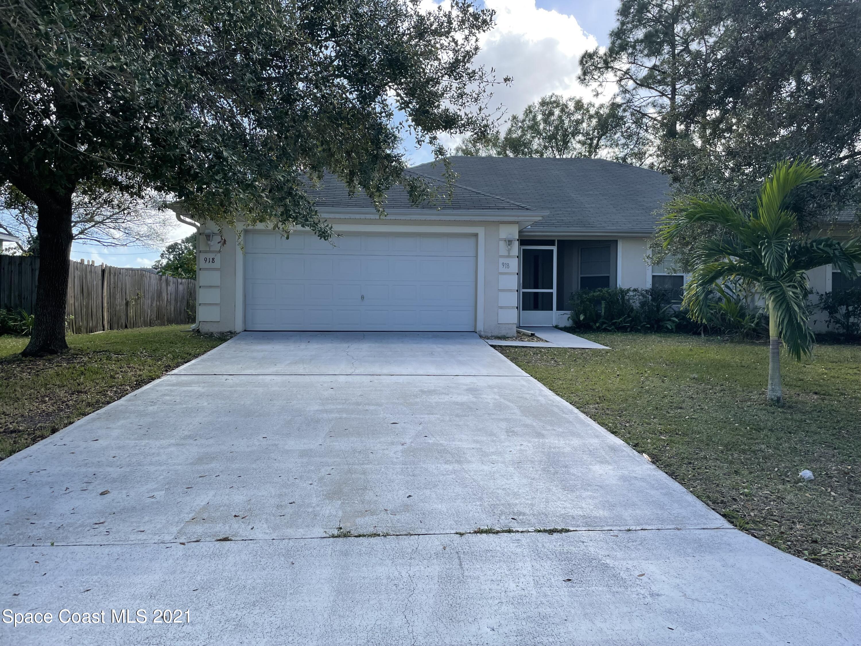 918 Zamora Street SE, 16
