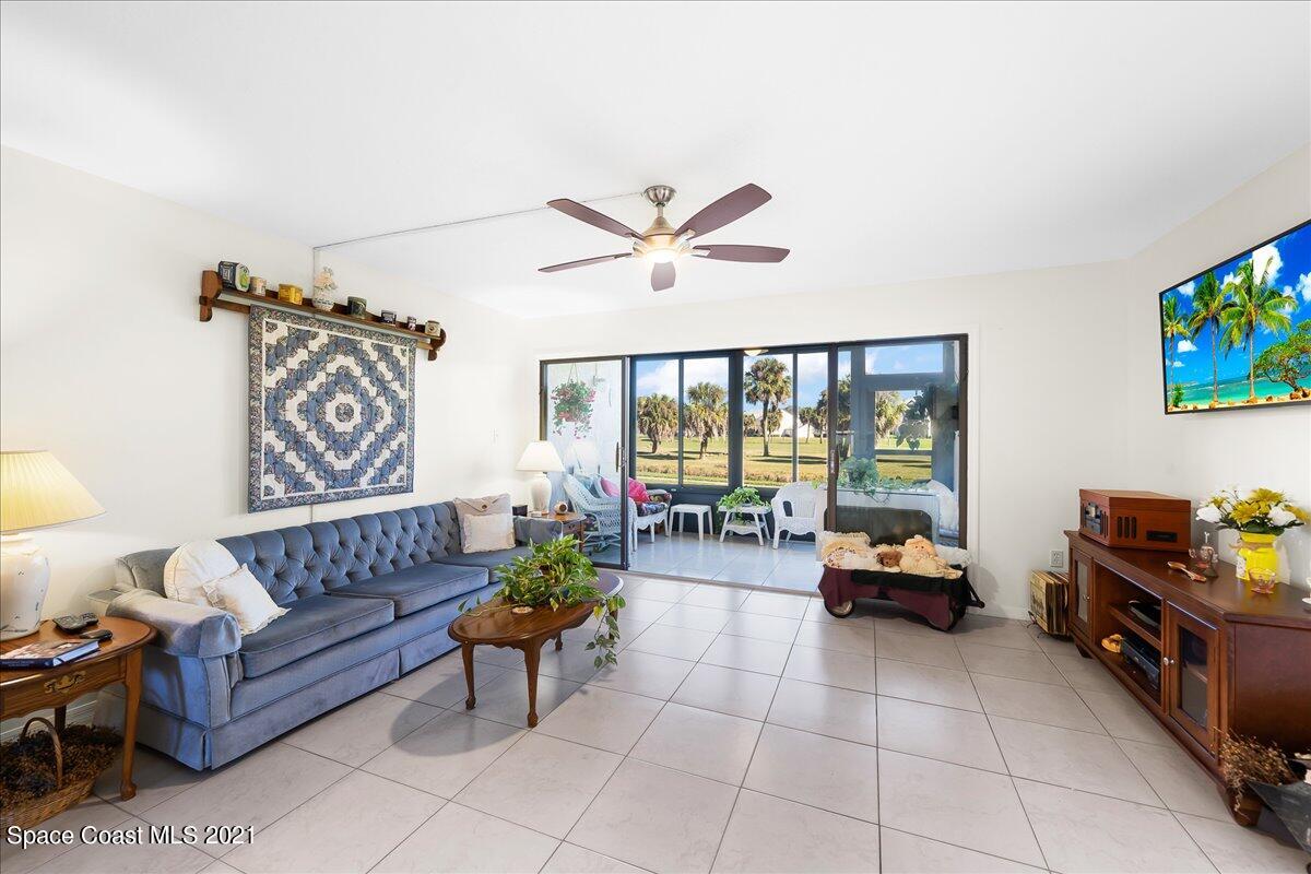 2727 N Wickham Road, 4-101