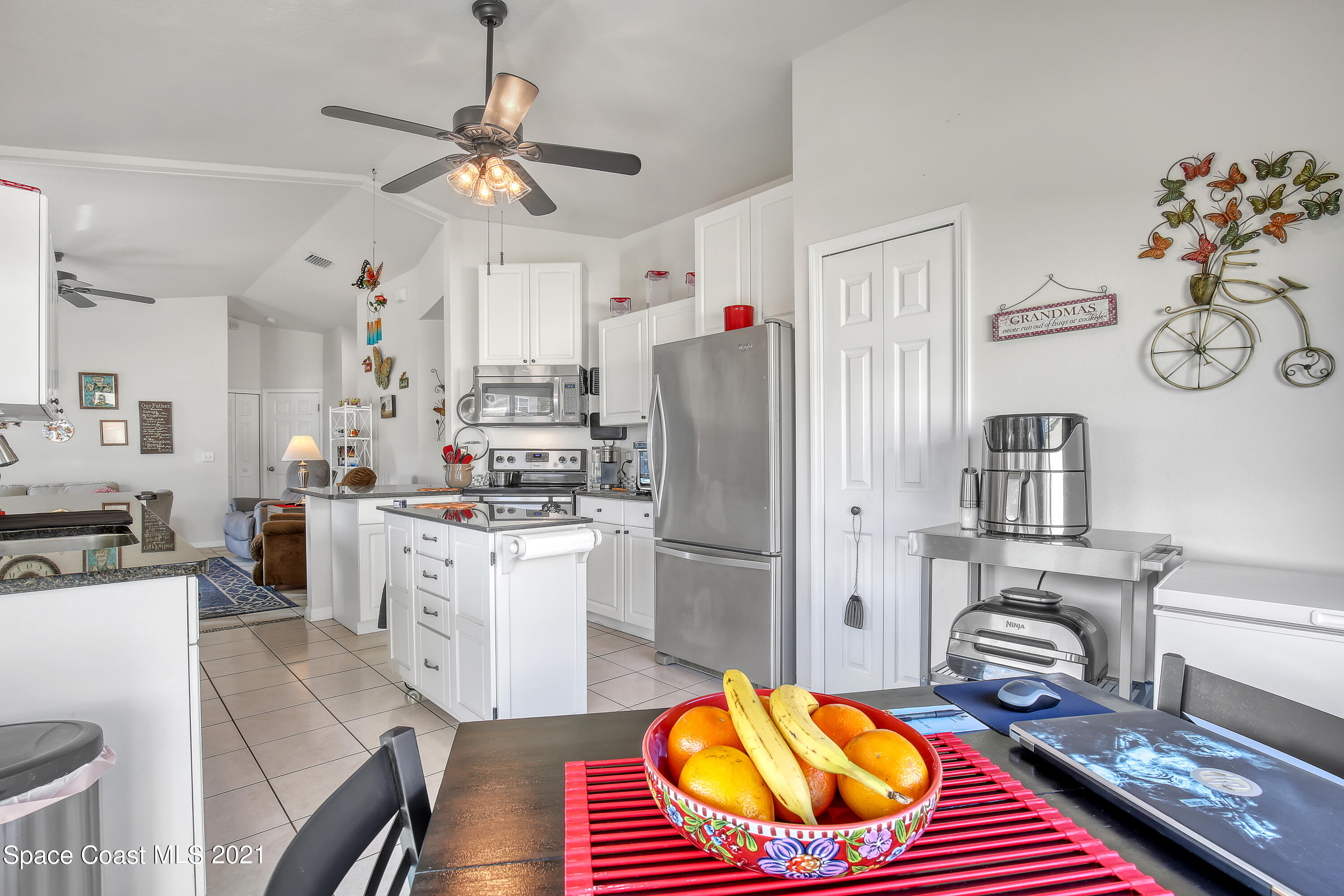 1999 Sugarberry Court NE