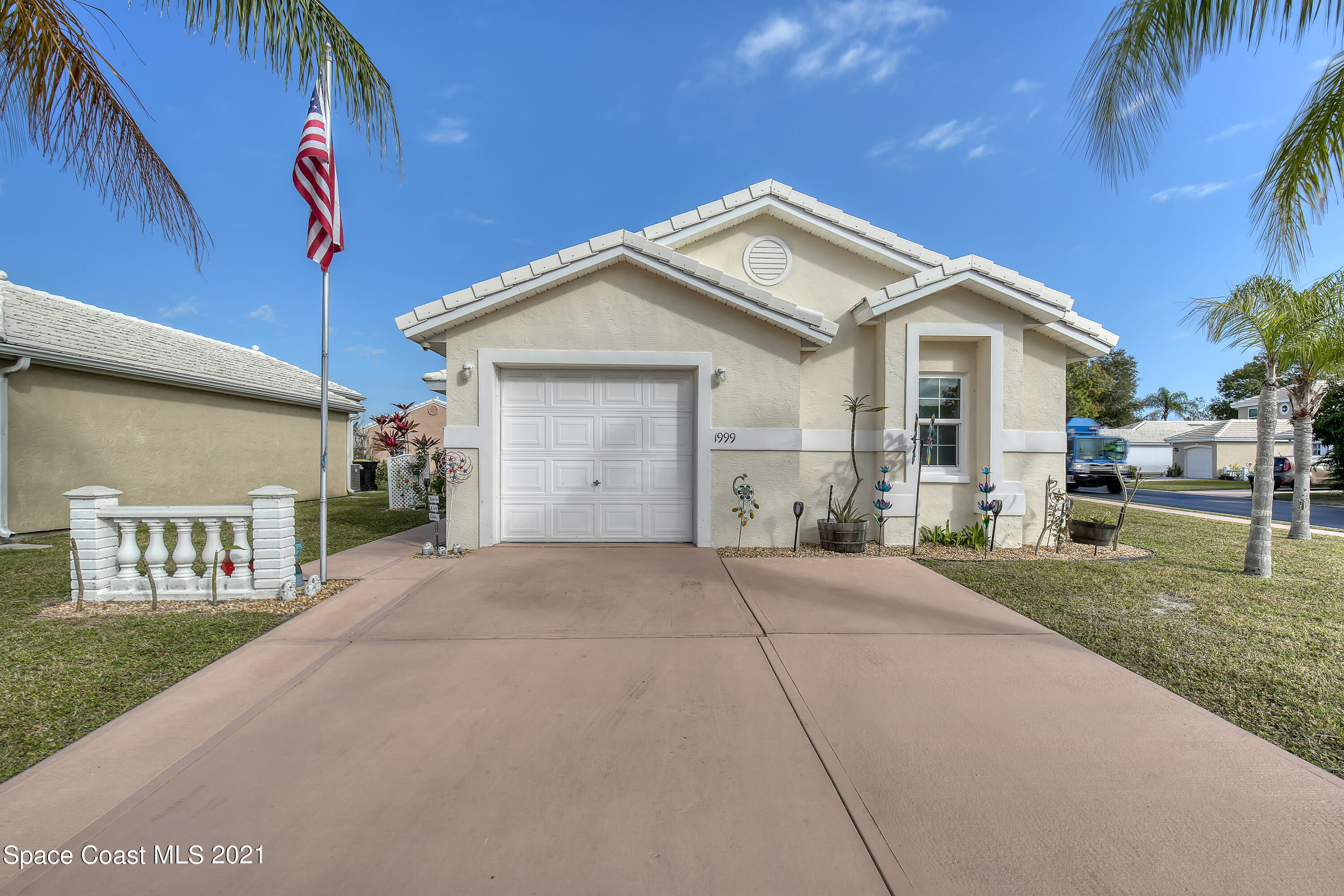 1999 Sugarberry Court NE