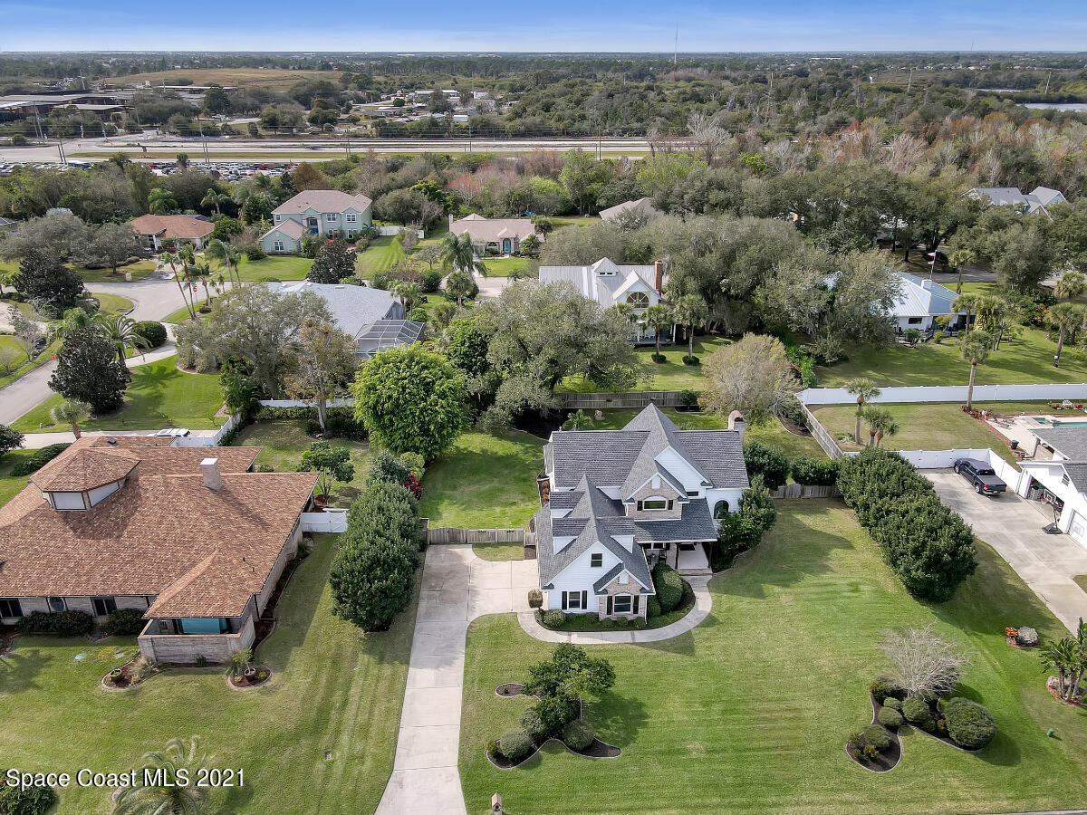 2135 River Oaks Court