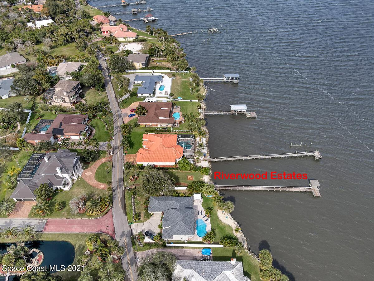 2135 River Oaks Court