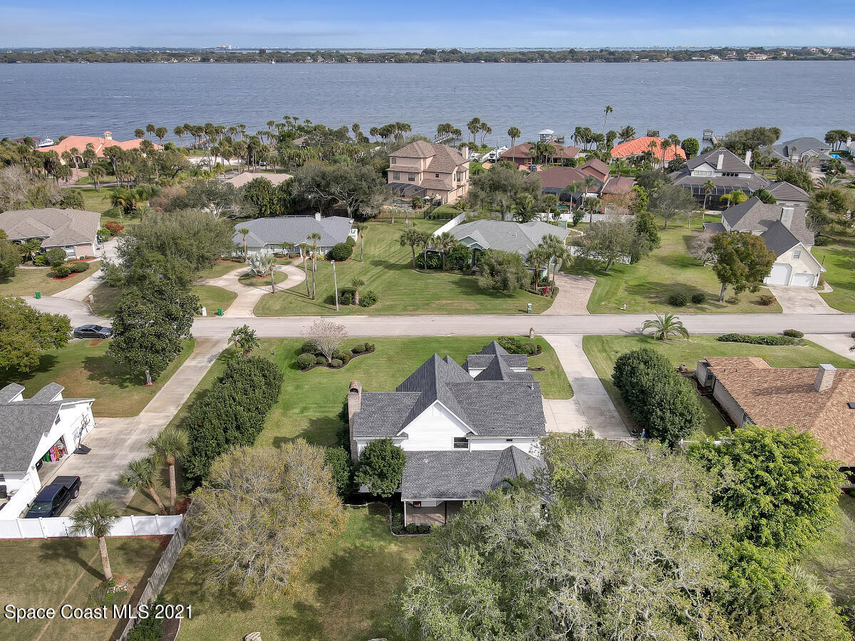 2135 River Oaks Court