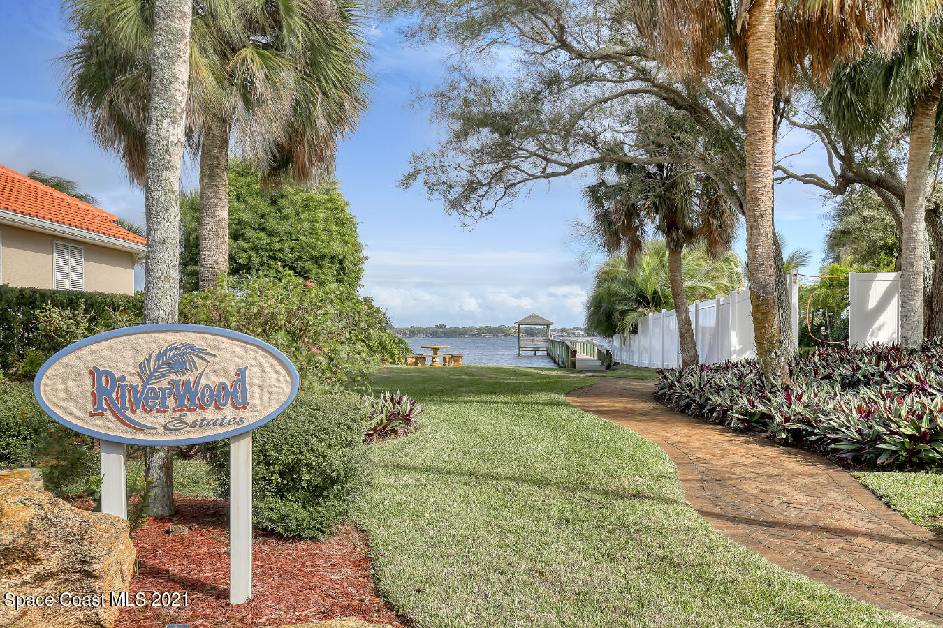 2135 River Oaks Court