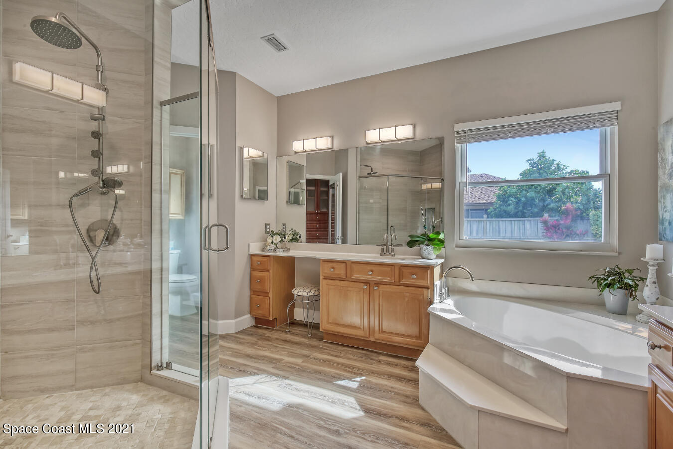 2135 River Oaks Court
