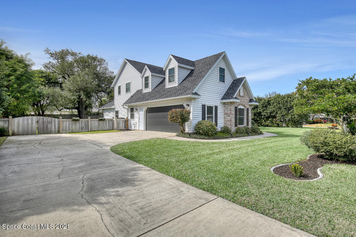 2135 River Oaks Court