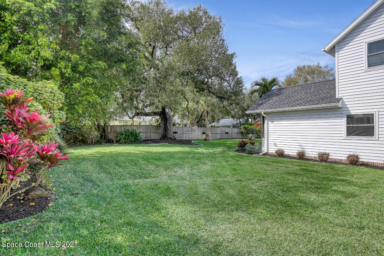2135 River Oaks Court