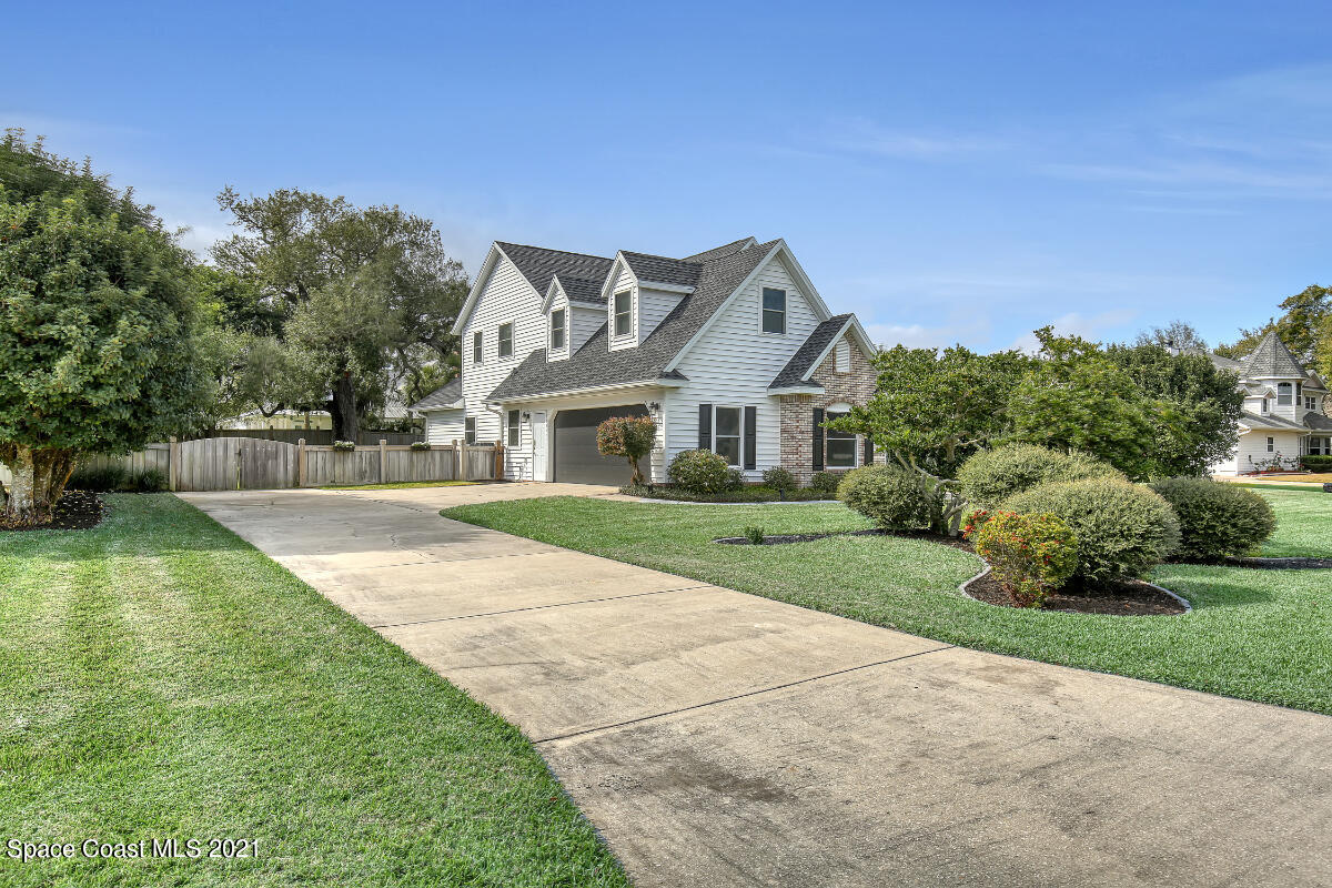 2135 River Oaks Court
