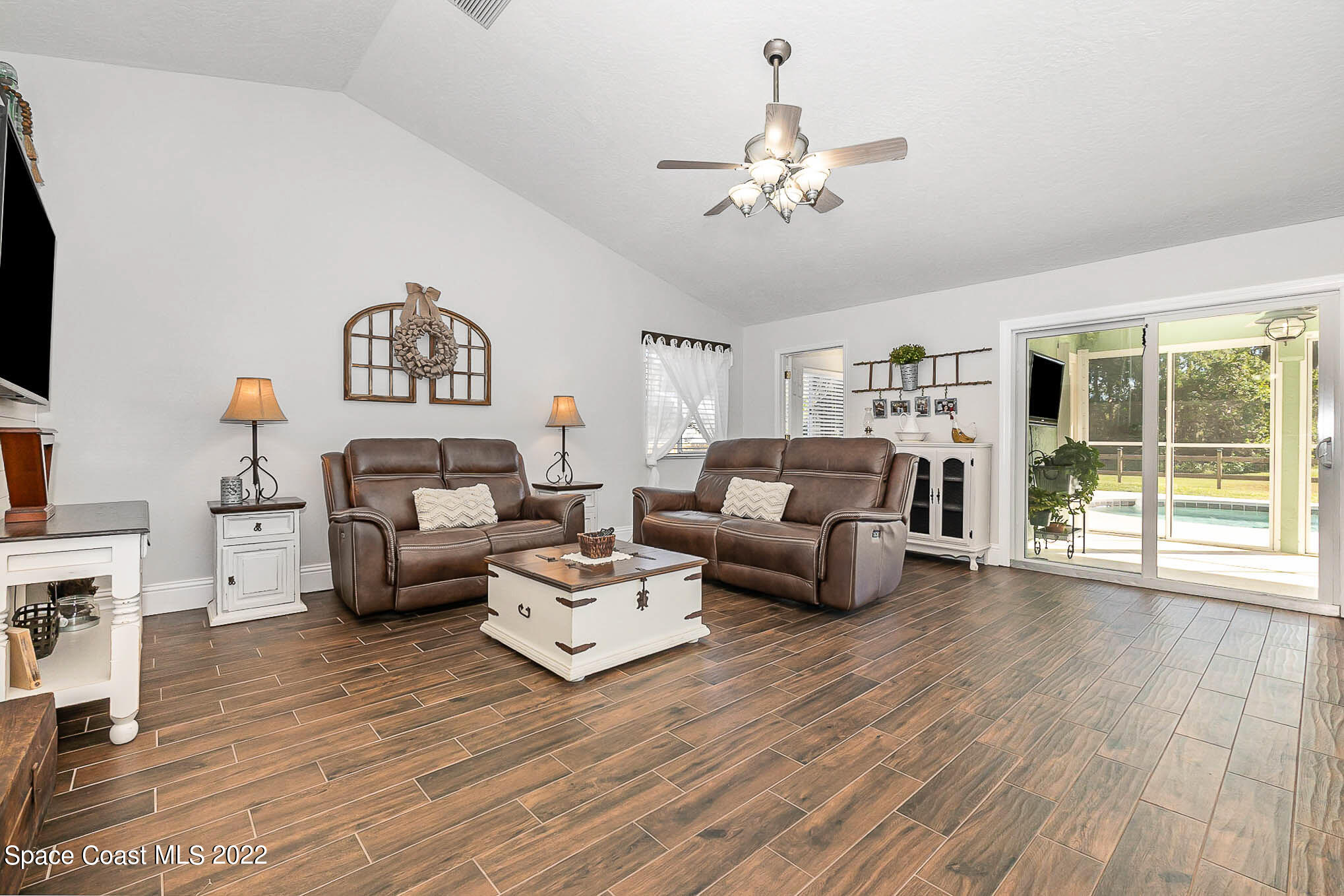 284 Hurst Road NE
